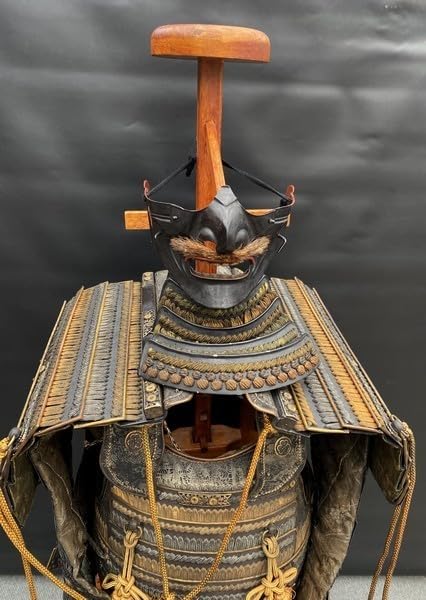 Amazon | § 時代甲冑 旧家蔵出し 等身大 一式 鉄地胴 戦国武将